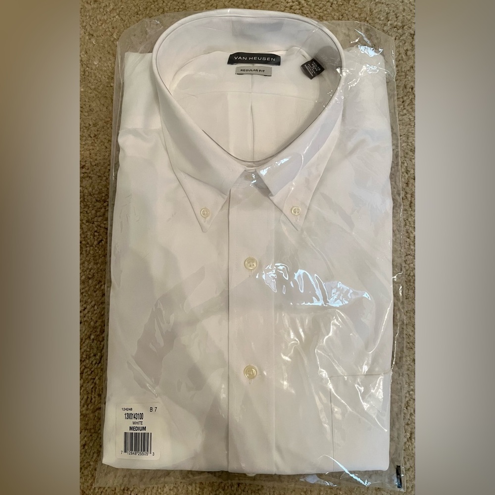 Van Heusen men’s dress shirt, medium, white, regular fit,